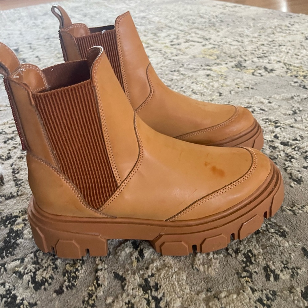 Farm Rio Lug Sole Chelsea Boot - Picture 10 of 11